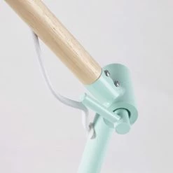 Maisons Du Monde Lampes De Chevet Enfant Lampe De Bureau En Métal Vert Et Hévéa -Éclairage Soldes 2024 lampe de bureau en metal vert et hevea 1000 8 23 181653 5