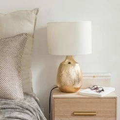 Maisons Du Monde Lampes à Poser Lampe En Céramique Dorée Feuilles Gravées Et Abat-jour écru -Éclairage Soldes 2024 lampe en ceramique doree feuilles gravees et abat jour ecru 1000 16 32 183548 2