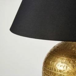 Maisons Du Monde Lampes à Poser Lampe En Métal Bronze Et Abat-jour Noir -Éclairage Soldes 2024 lampe en metal bronze et abat jour noir 1000 1 6 177413 6