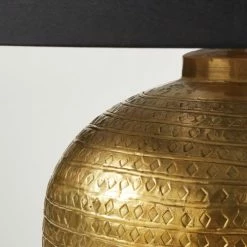 Maisons Du Monde Lampes à Poser Lampe En Métal Bronze Et Abat-jour Noir -Éclairage Soldes 2024 lampe en metal bronze et abat jour noir 1000 1 6 177413 7