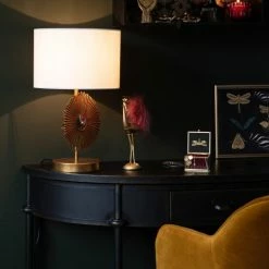 Maisons Du Monde Lampes à Poser Lampe En Métal Doré Soleil Sculpté Et Abat-jour Blanc En Coton Et Lin Recyclés 7 Maisons Du Monde Lampes à Poser Lampe En Métal Doré Soleil Sculpté Et Abat-jour Blanc En Coton Et Lin Recyclés -Éclairage Soldes 2024 lampe en metal dore soleil sculpte et abat jour blanc en coton et lin recycles 1000 7 17 227977 3